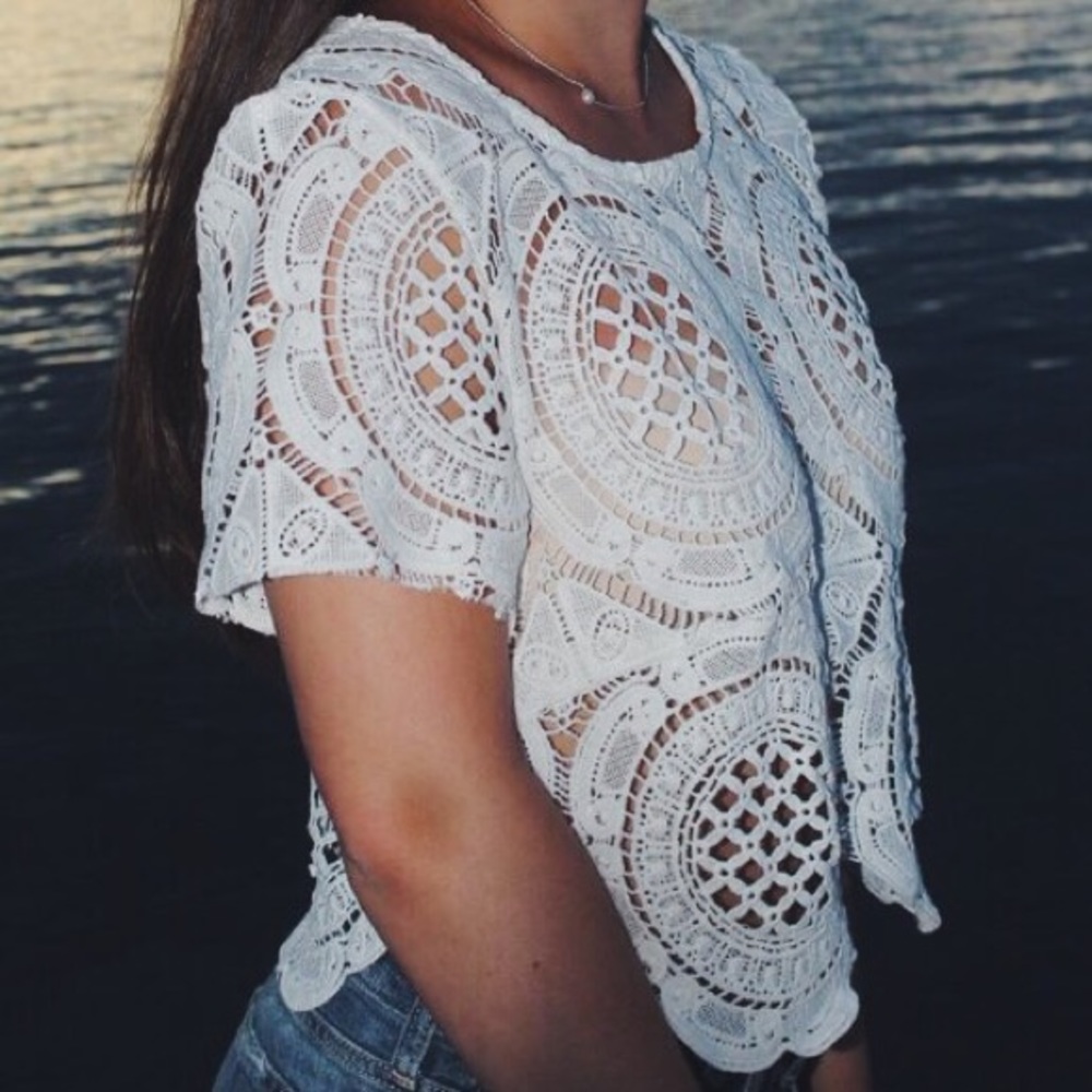 White white fox crochet top!!